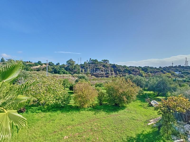 Foto 1572aaa8-a9fc-4900-9fa6-c8737ed4c795. Casa encantadora casa con grande finca en el padron, este en Estepona