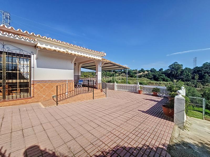 Foto 6a9e8dc7-c8ba-4c78-bac1-b67d441a8396. Casa encantadora casa con grande finca en el padron, este en Estepona