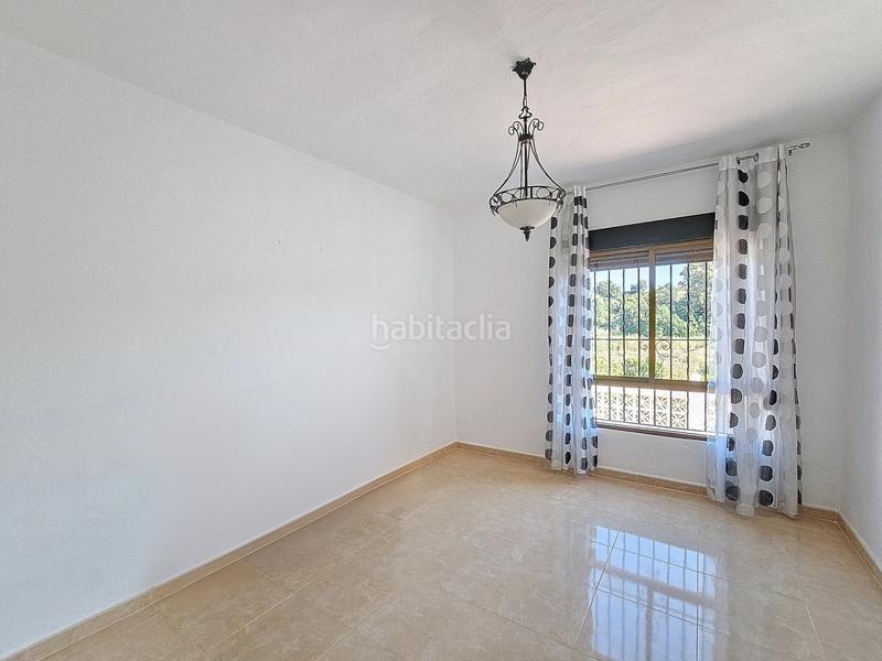 Foto 87df1ebf-3239-4142-811b-3d448295bf97. Casa encantadora casa con grande finca en el padron, este en Estepona