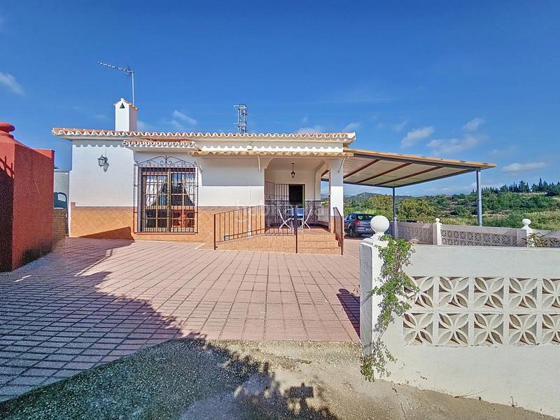 Foto 8b17714e-2a5e-42ac-9a3c-929c426a2153. Casa encantadora casa con grande finca en el padron, este en Estepona