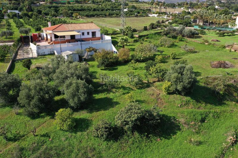 Foto c17b1108-7d80-4507-a438-df2c1c31fa80. Casa encantadora casa con grande finca en el padron, este en Estepona