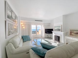 Maison jumelée à Puerto de Estepona. Casa adosada en primera línea de playa en estepona puerto