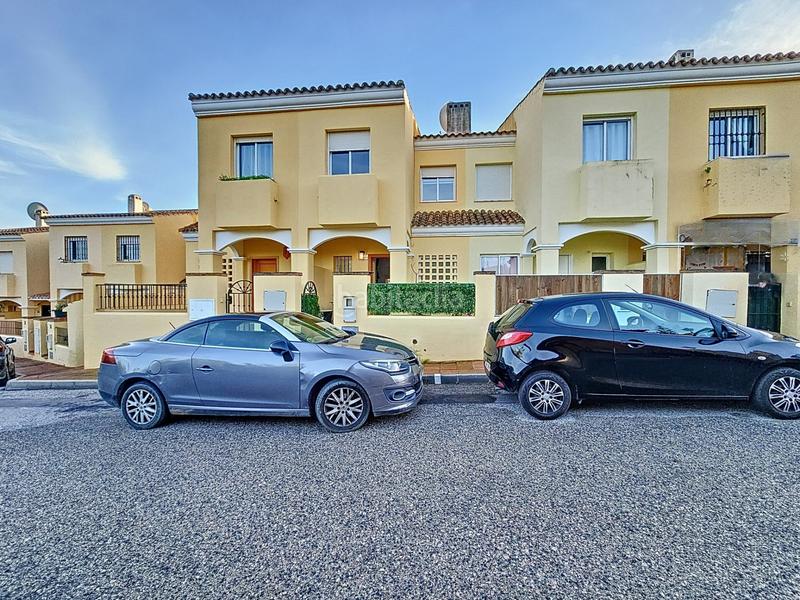 Foto 7064f4bd-75e9-4bd6-b06c-243313dbd406. Casa adosada adosada de 3 dormitorios con terraza y acceso directo a la piscina el padron, en Estepona