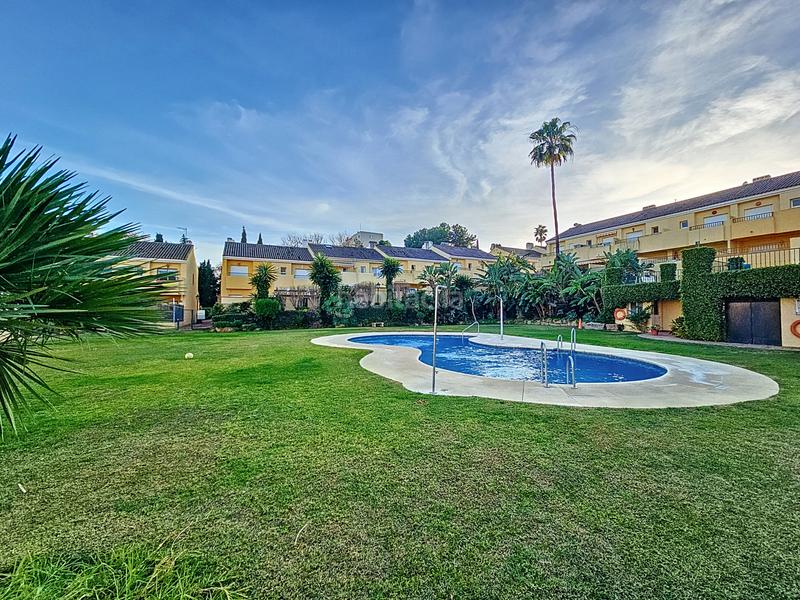 Foto e05e0f79-2c67-4a49-9976-be52dc32c11f. Casa adosada adosada de 3 dormitorios con terraza y acceso directo a la piscina el padron, en Estepona