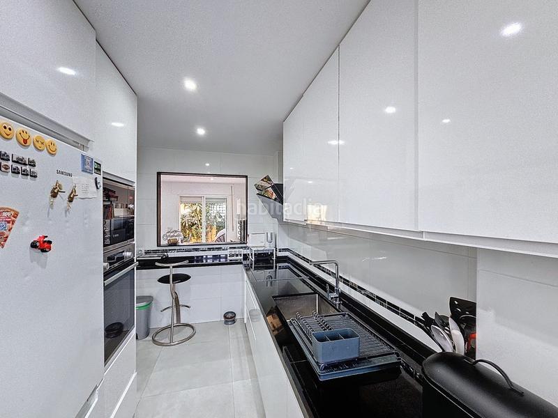 Foto ff371740-aaac-4497-a090-21aa02958a82. Casa adosada adosada de 3 dormitorios con terraza y acceso directo a la piscina el padron, en Estepona