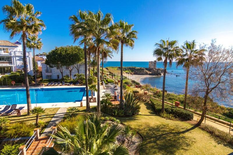 Foto 69e5e56a-11f1-4c2d-8665-01b7f575677e. Planta baja apartamento en planta baja con vistas al mar y acceso directo a la playa la perla de la bahía, en Casares