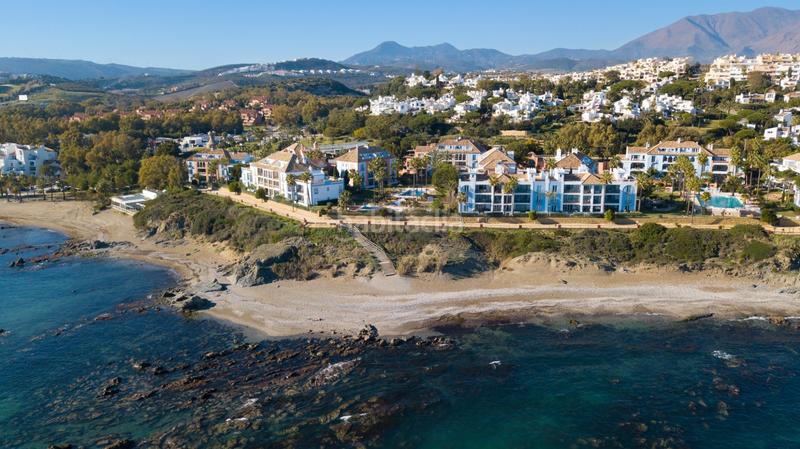 Foto 9e2dd18b-951f-4183-a4fa-236d9fed28ba. Planta baja apartamento en planta baja con vistas al mar y acceso directo a la playa la perla de la bahía, en Casares