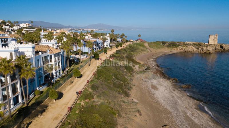 Foto f2b5b5eb-a238-4c06-adb3-fe0a9498452f. Planta baja apartamento en planta baja con vistas al mar y acceso directo a la playa la perla de la bahía, en Casares