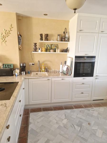 Foto f69f463b-45ee-4c01-b348-29c41330987c. Planta baja apartamento en planta baja con vistas al mar y acceso directo a la playa la perla de la bahía, en Casares
