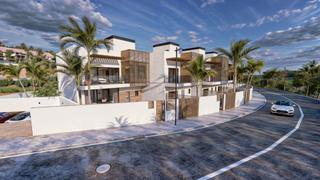 Casa aparellada a Estepona Golf. Casa esquinera pareada con piscina privada y espacio extra  oest