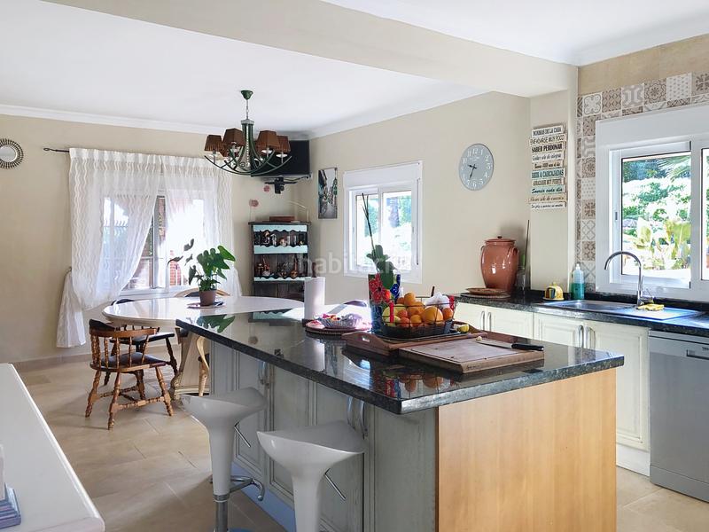 Foto 1e1efe5e-5cf6-4b5f-adcd-96b3b6fbced9. Casa con parcheggio piscina in Guadalobón Estepona