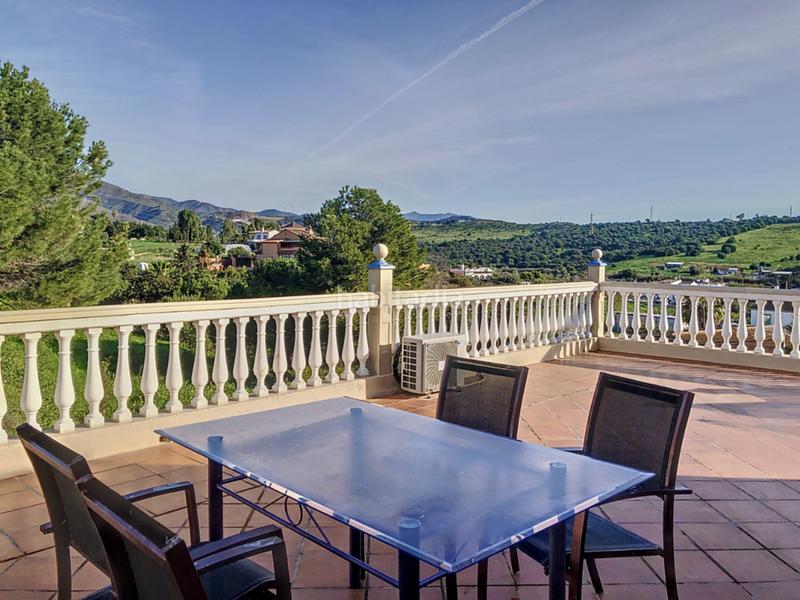 Foto fcd7882c-4023-4df8-b4d8-86ab9a31bc0e. Casa con parcheggio piscina in Guadalobón Estepona