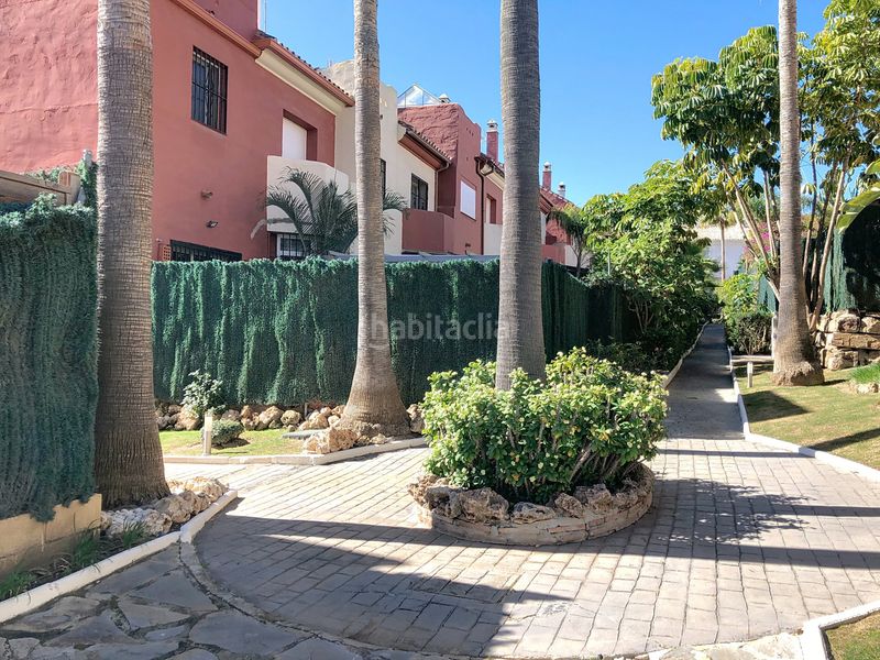 Foto 0a35b94b-ce18-4ac1-ba7b-ee0b190681b1. Casa adossada amb aparcament piscina a La Concha - Resina Golf Estepona