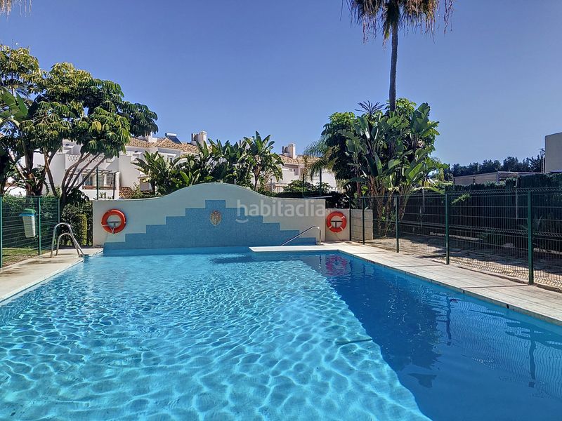 Foto 5e43338c-59de-4500-8526-af828c8f3075. Casa adossada amb aparcament piscina a La Concha - Resina Golf Estepona