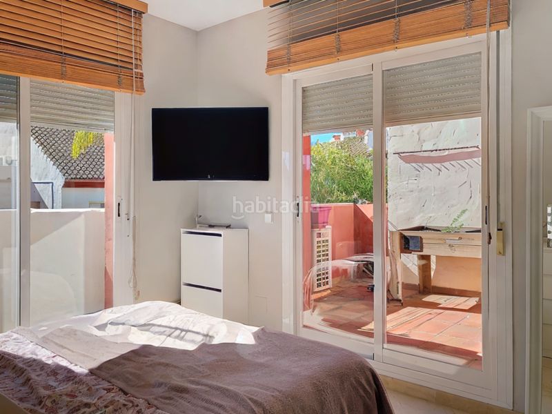 Foto bb7ee7eb-3fbe-4e2d-b5d6-50ab8d1e0e27. Casa adossada amb aparcament piscina a La Concha - Resina Golf Estepona
