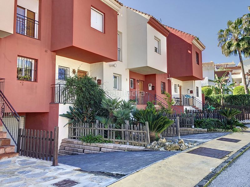 Foto eeefa658-6358-43ff-94f1-500cd6833327. Casa adossada amb aparcament piscina a La Concha - Resina Golf Estepona