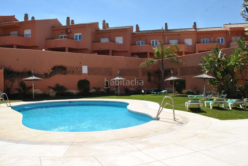 Foto 8ef06cc0-1e62-4a43-b86a-1f3ad2a5d52c. Casa a schiera con parcheggio piscina in Alcorrín Manilva