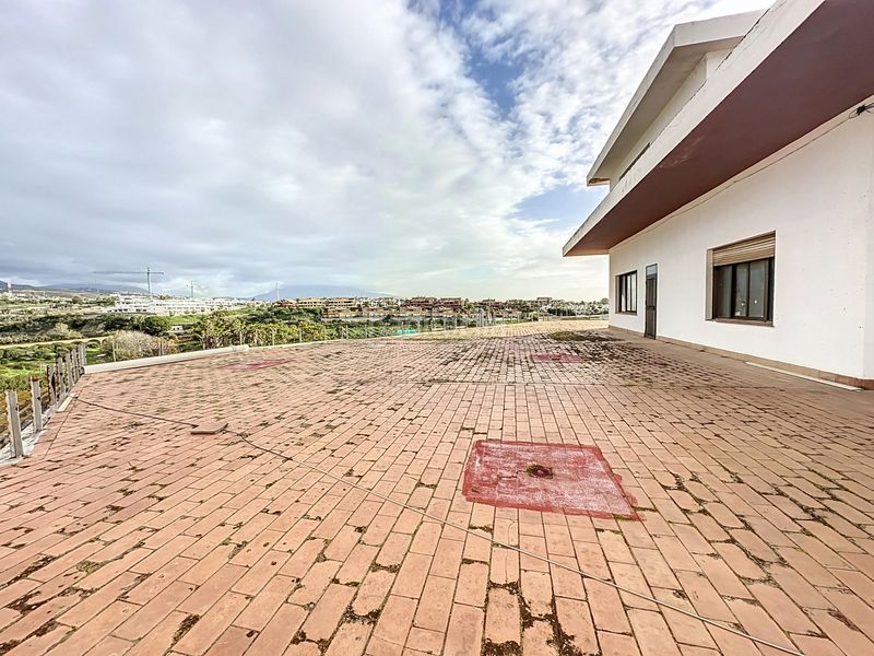 Foto a511d2c9-4f38-4f2b-8585-aca07e06d356. Local comercial a Cancelada Estepona