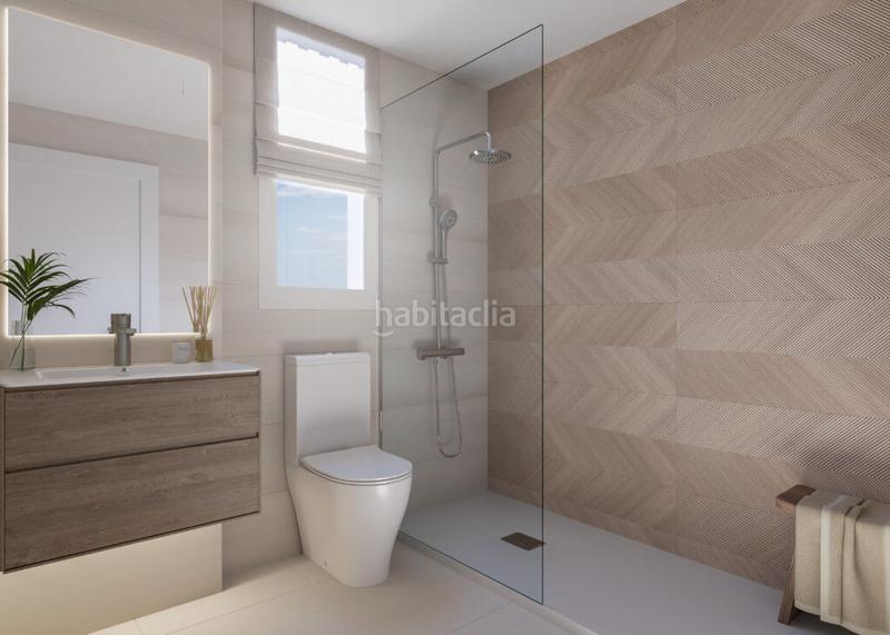 Foto 3fb3ebd2-fffe-4c7d-9fb5-c5244dd0e274. Apartamento piso en primera planta con jardín, piscina cubierta y gimnasio en el centro en Estepona