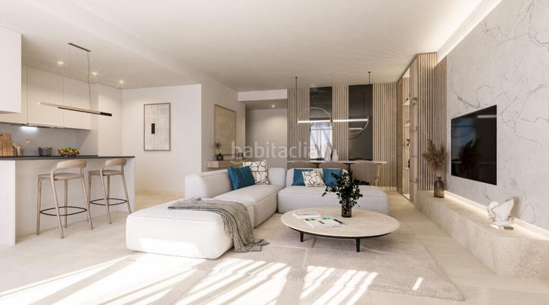 Foto 5b6344ed-7660-40b6-b8c0-6db22c728ae0. Apartamento piso en primera planta con jardín, piscina cubierta y gimnasio en el centro en Estepona