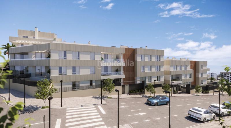 Foto 971576db-2b82-4d07-81e8-41938a2cceb0. Apartamento piso en primera planta con jardín, piscina cubierta y gimnasio en el centro en Estepona