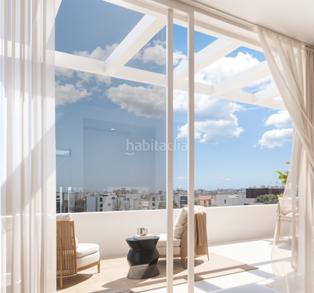Foto 9ce6ebf1-2db8-4dc3-94af-19a654809c28. Apartamento piso en primera planta con jardín, piscina cubierta y gimnasio en el centro en Estepona