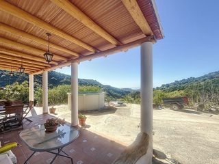 Bauernhof en Altos de Estepona. Encantador refugio rural con vistas espectaculares en los altos