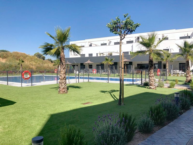 Foto effb1035-7872-4893-b88a-f69363821ba8. Planta baixa amb aparcament a Guadalobón Estepona