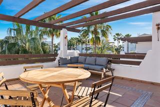 Àtic a La Concha - Resina Golf. Apartamento renovado con amplia terraza en selwo hills, estepona