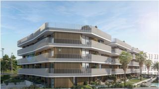 Planta baja en Sierra de Estepona - Avda. de Andalucía. Apartamento a estrenar con jardín a poca distancia de la playa