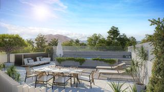 Ático en Sierra de Estepona - Avda. de Andalucía. Ático con vistas al mar, solárium y piscina privada  centro de e