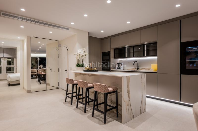 Foto 3a6fc9c9-209a-44cf-84a6-ee734b0410e3. Apartamento  de lujo listo para entrar a vivir frente al mar cerca de trocadero, este en Marbella