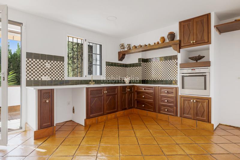 Foto 9a882846-30a4-4a9c-b7a8-e143cf614622. Casa pareada tradicional casa adosada andaluza con piscina privada en guadalcántara, san pedro de alcántara en Marbella