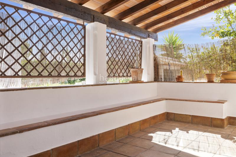 Foto d4f4ace7-a966-40d0-9f5f-195e6d471e2e. Casa pareada tradicional casa adosada andaluza con piscina privada en guadalcántara, san pedro de alcántara en Marbella
