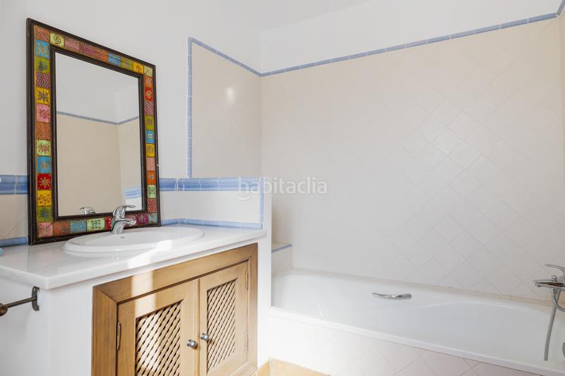 Foto e23511df-375e-42fb-a365-4b8688f492fb. Casa pareada tradicional casa adosada andaluza con piscina privada en guadalcántara, san pedro de alcántara en Marbella