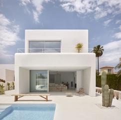Maison à Valle Romano Golf. Villa contemporánea con piscina y vistas sobre plano en valle ro