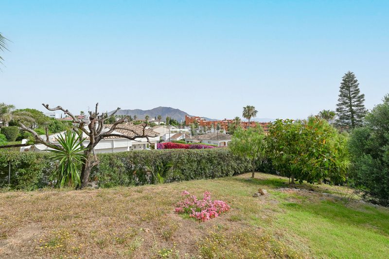Foto b5eaa1cb-61ea-43b7-a250-e2052096b263. Casa amb aparcament piscina a Buenas Noches Estepona