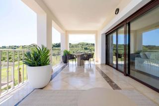 Casa adossada a Valle Romano Golf. Adosado reformado de 3 dormitorios y garaje privado  frente al g