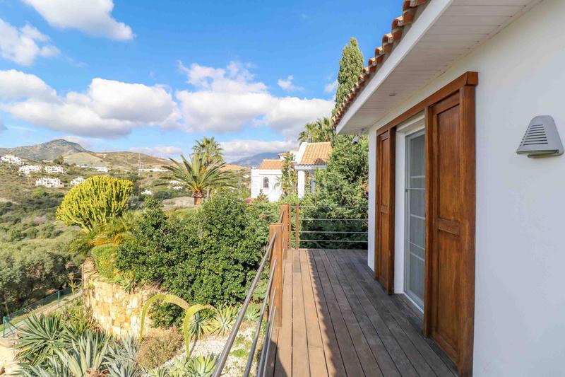 Foto 62a5bf5f-7522-464b-a92c-5db286233266. Casa encantadora villa de una sola planta con vistas panorámicas en La Alquería en Benahavís