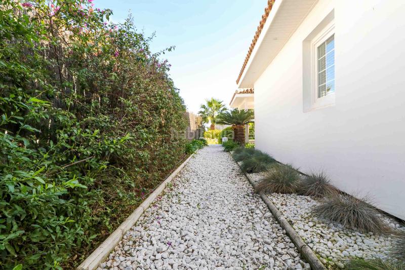 Foto 9ad95305-d408-4b98-b05b-c7e72cb5211e. Casa encantadora villa de una sola planta con vistas panorámicas en La Alquería en Benahavís