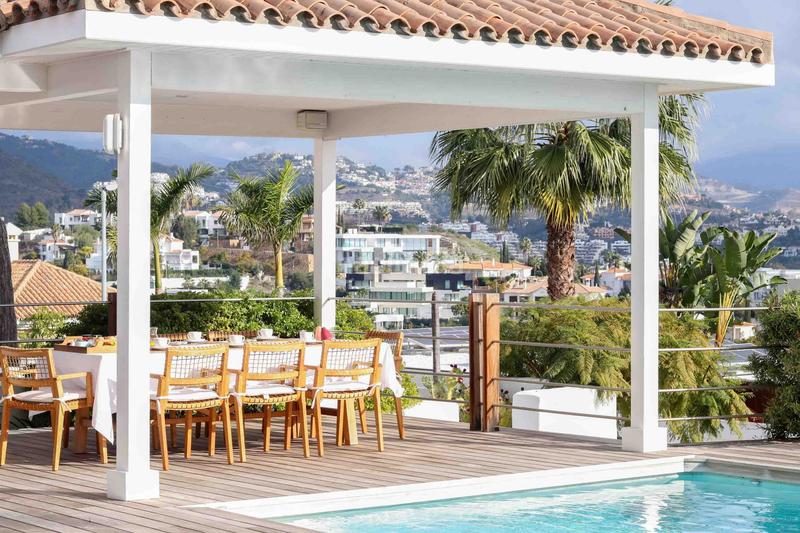 Foto f85233df-056b-41de-9c8f-d54079df2770. Casa encantadora villa de una sola planta con vistas panorámicas en La Alquería en Benahavís