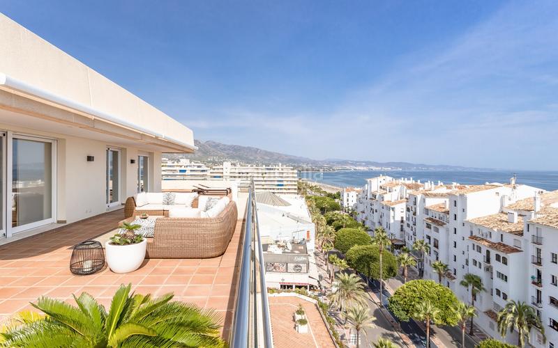 Foto a9e4fec9-c056-43d3-8256-19f333974016. Dachwohnung mit parking pool in Puerto Banús Marbella
