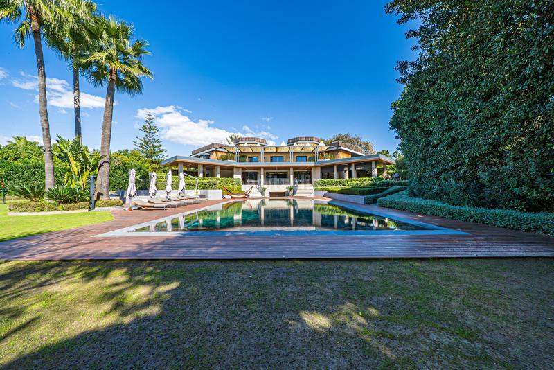 Foto d2d733aa-eb97-4764-a610-b3ae08f91d67. Casa amb aparcament piscina a Guadalmina Baja Marbella