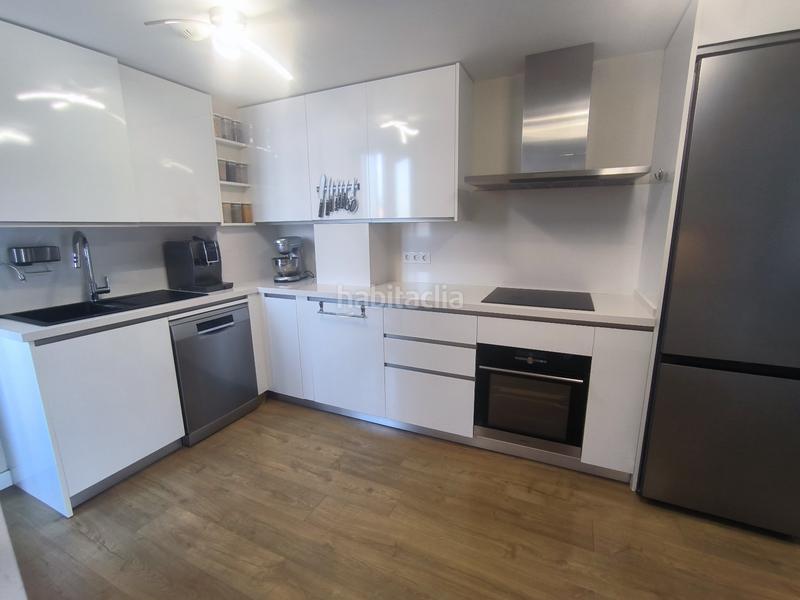 Foto a1d509a6-a758-4cdb-98d9-da9eb7c80b70. Ático  con solarium con vistas abiertas y habitación bonus en el Centro en Estepona