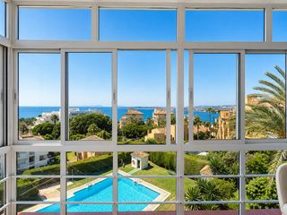 Apartamento en Puerto de Estepona. Apartamento con vistas al mar en kai alde, estepona