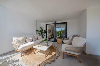 Planta baixa a Zona Calvario. Apartamento de 2 dormitorios con jardín en el centro de estepona