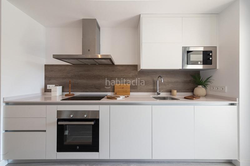 Foto 6cb7e156-50b7-4048-8a60-89c06b3f8878. Planta baja apartamento con amplio jardín en moderno complejo en el centro en Estepona