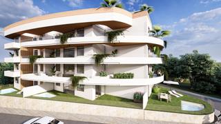 Planta baixa a Zona Calvario. Apartamento contemporáneo en el centro de estepona con amplia te