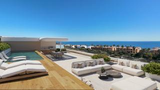 Àtic a Marina de Casares. Ático dúplex con solarium, piscina privada y vistas al mar  casa