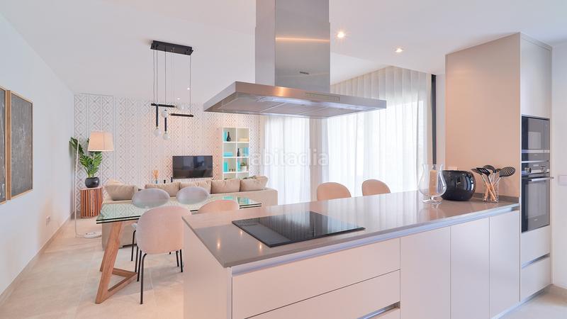 Foto 1e16db35-19d4-488c-8620-dfa2bfad6ee8. Planta baja apartamento listo para entrar a vivir en moderno complejo entregado atalaya en Estepona